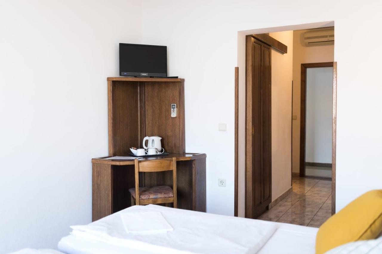 Mb Bed&Breakfast Паг Екстериор снимка