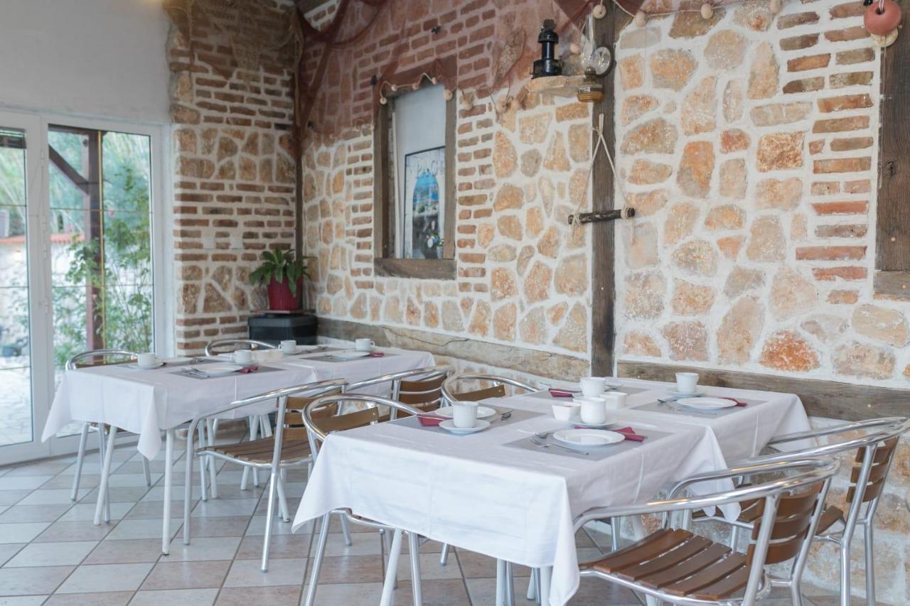 Mb Bed&Breakfast Паг Екстериор снимка