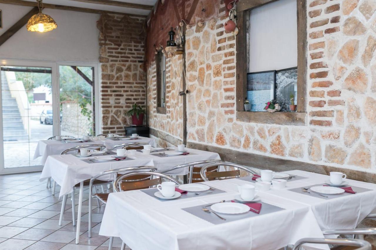 Mb Bed&Breakfast Паг Екстериор снимка