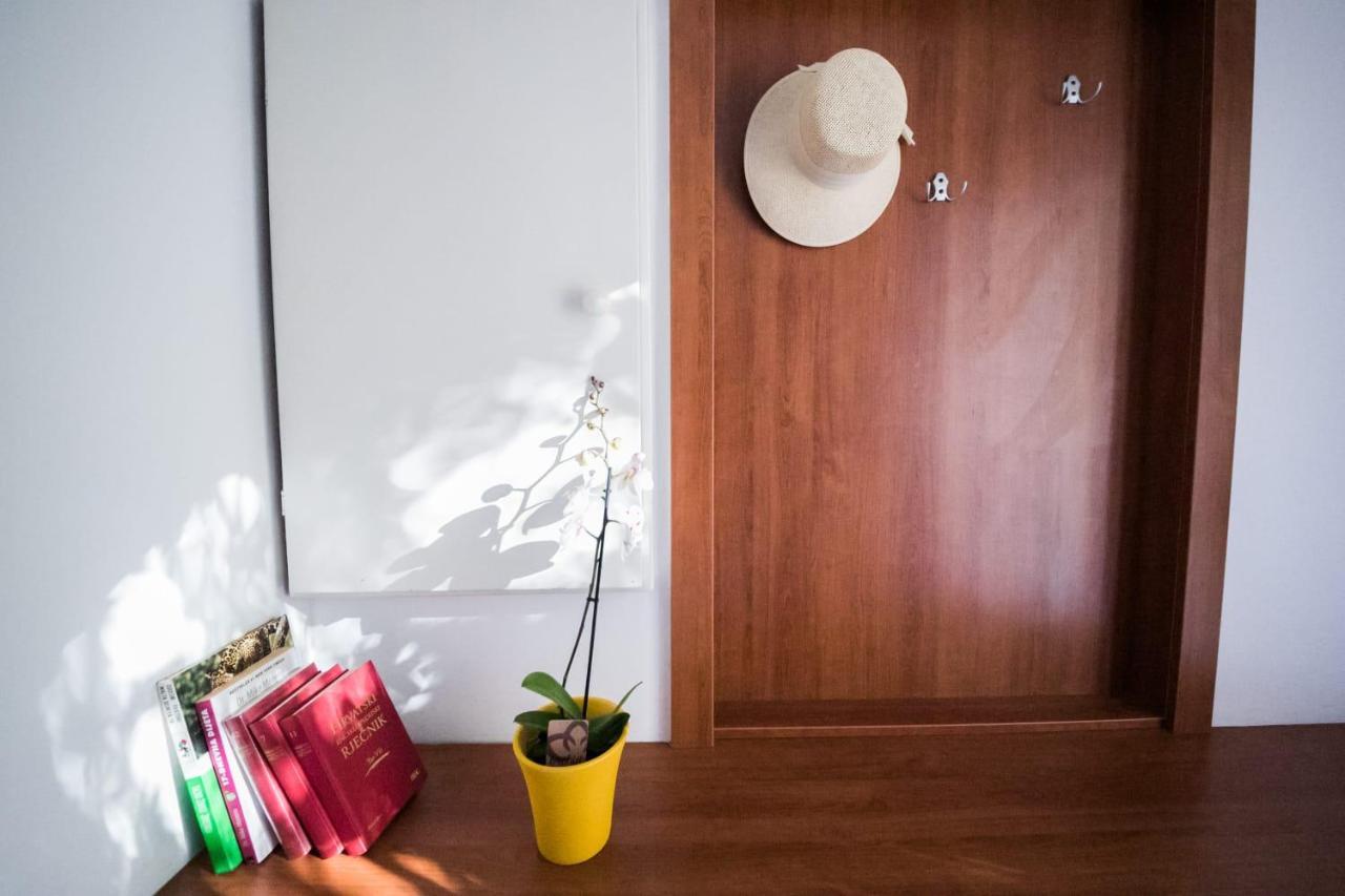 Mb Bed&Breakfast Паг Екстериор снимка