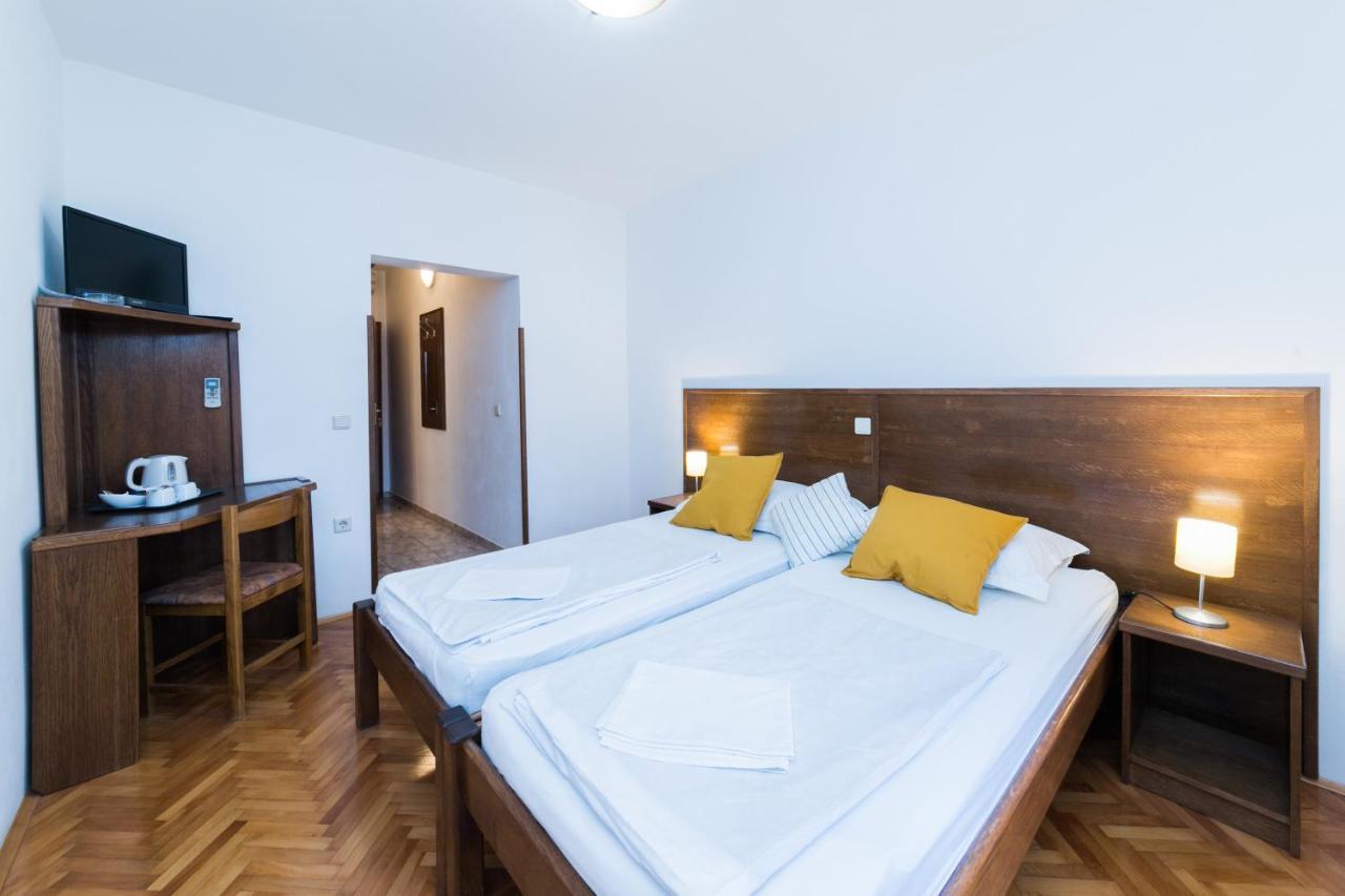 Mb Bed&Breakfast Паг Екстериор снимка