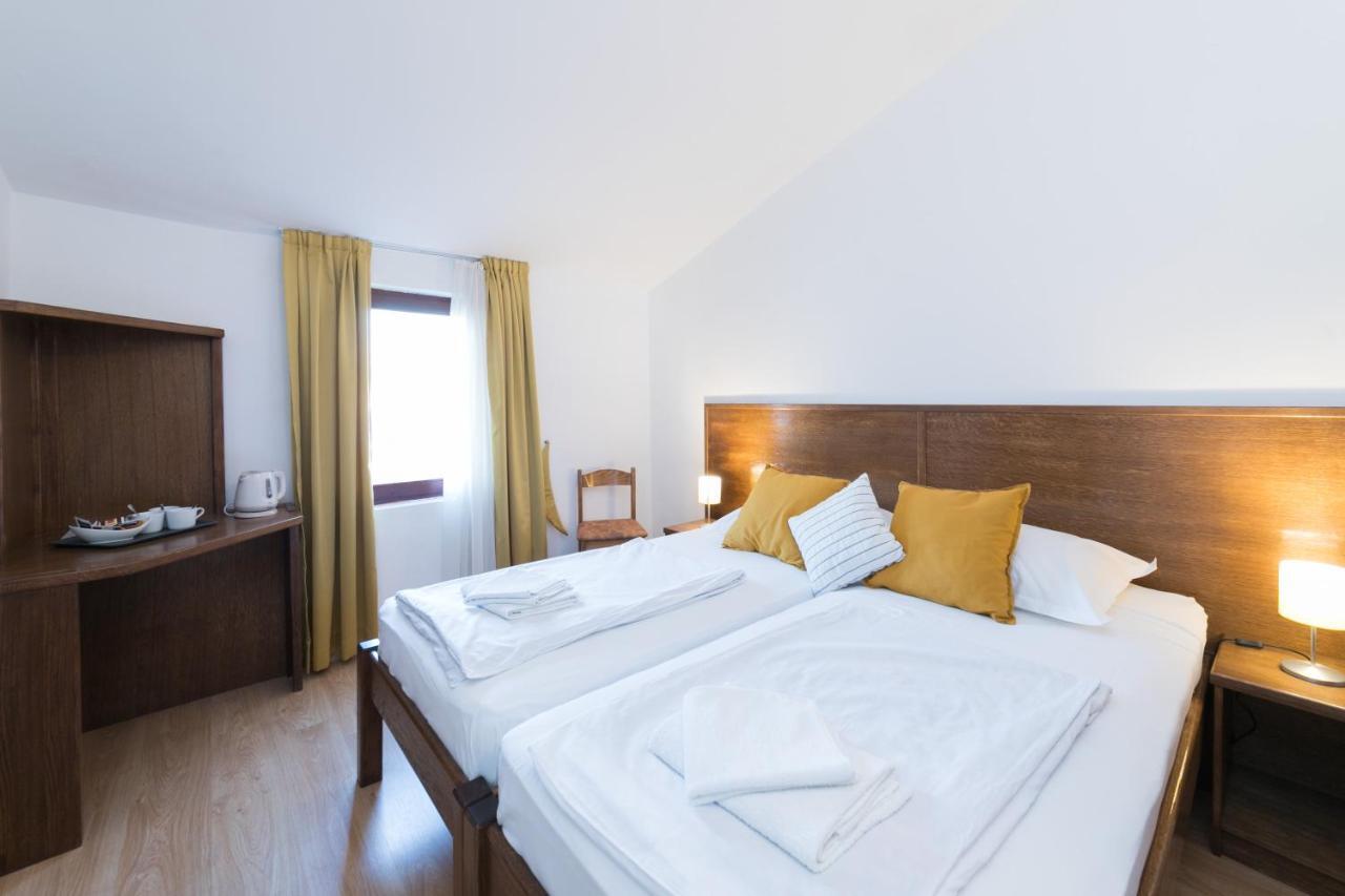 Mb Bed&Breakfast Паг Екстериор снимка